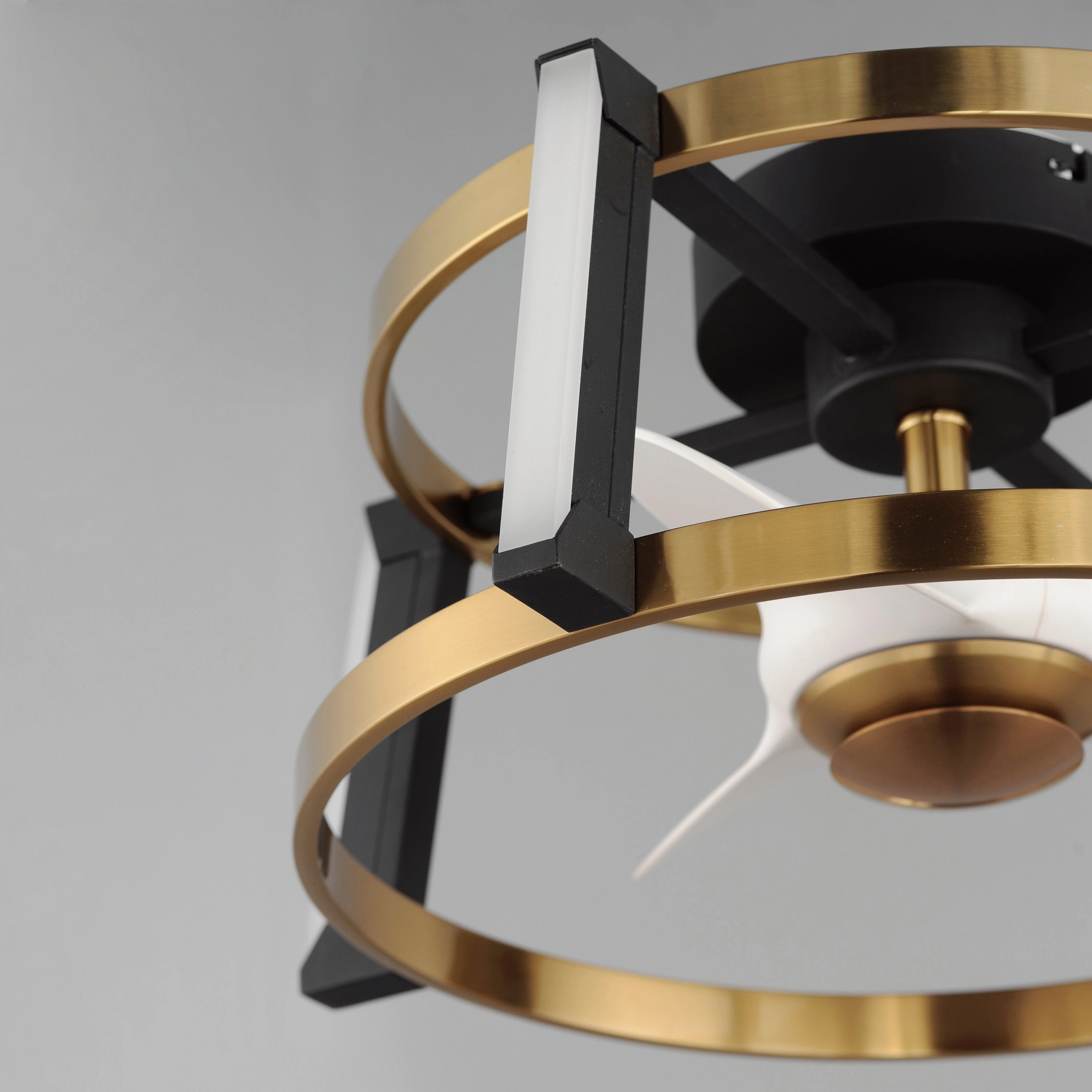 Darling LED Fandelight Black / Natural Aged Brass