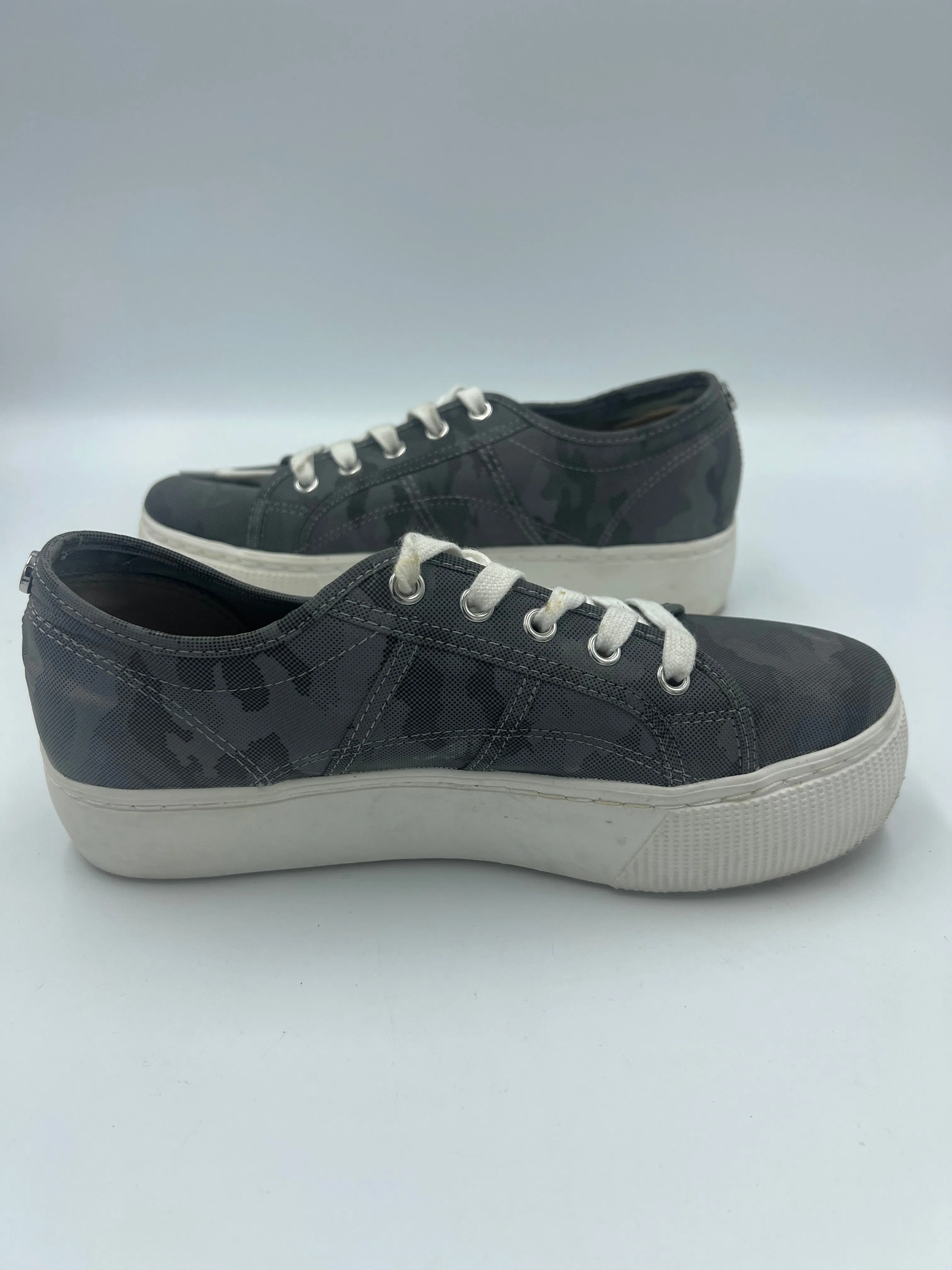 Grey Shoes Sneakers Steve Madden, Size 8.5 steve madden