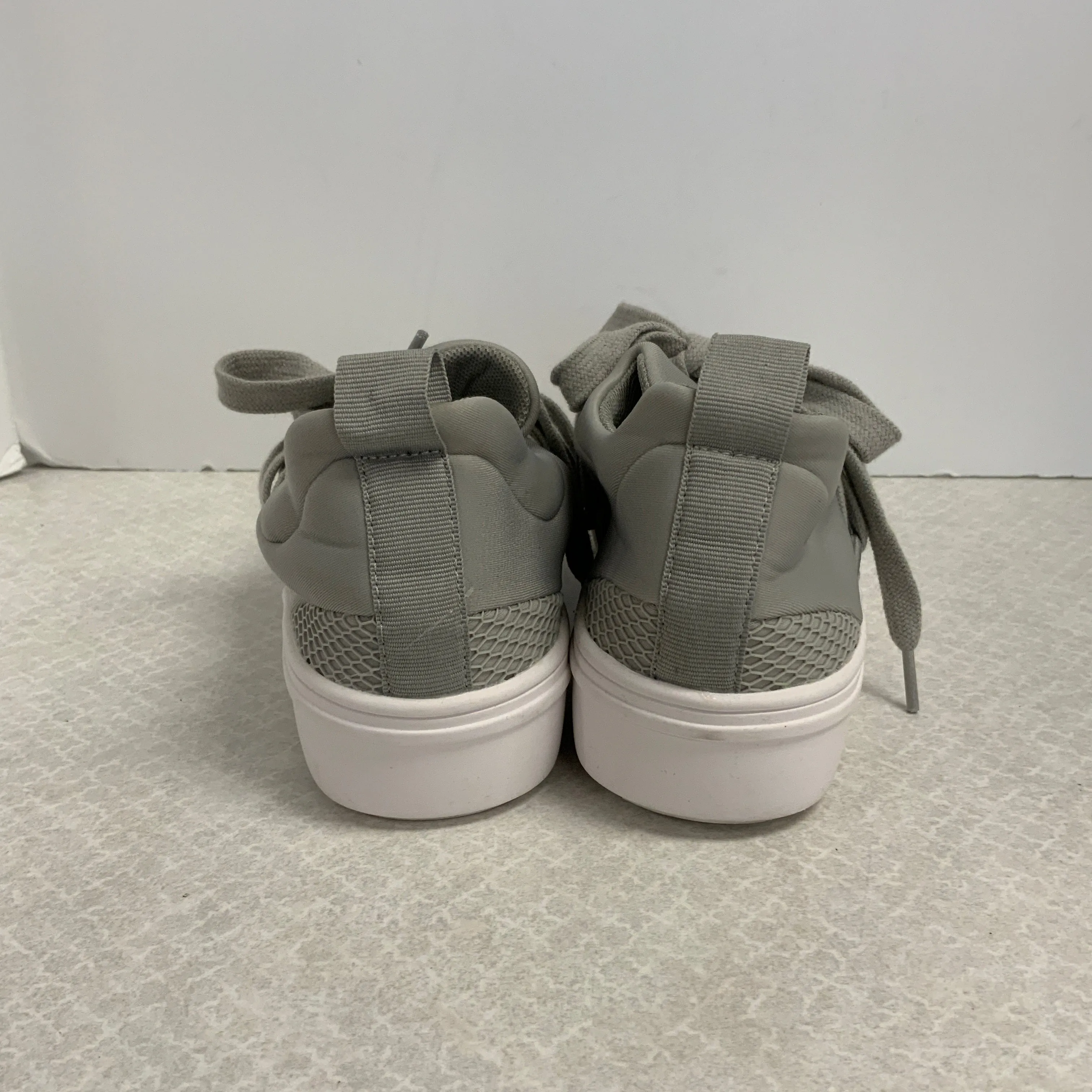 Shoes Athletic By Steve Madden In Grey, Size: 6.5 steve madden