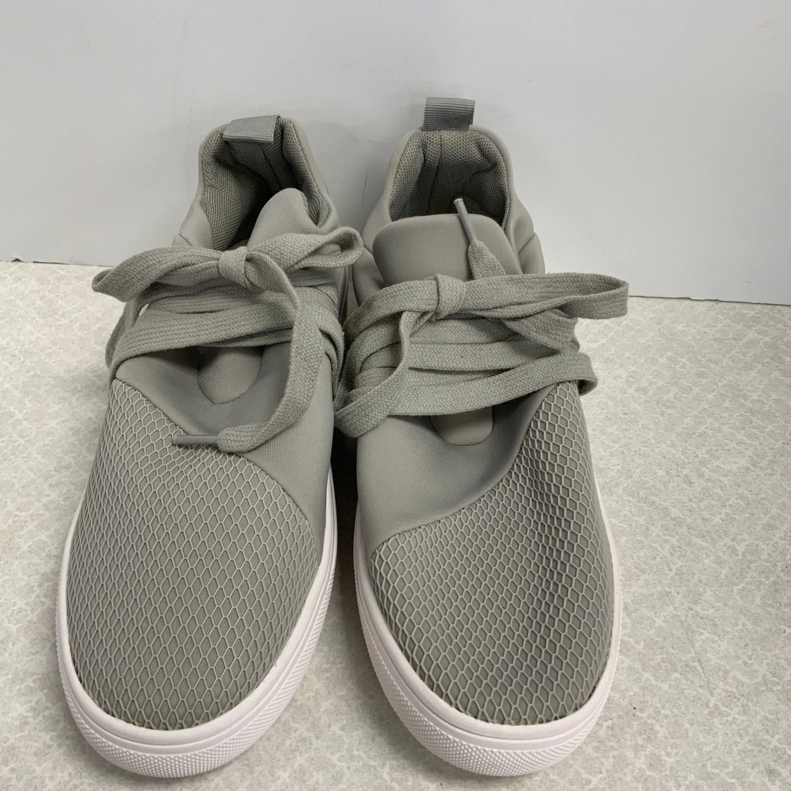 Shoes Athletic By Steve Madden In Grey, Size: 6.5 steve madden