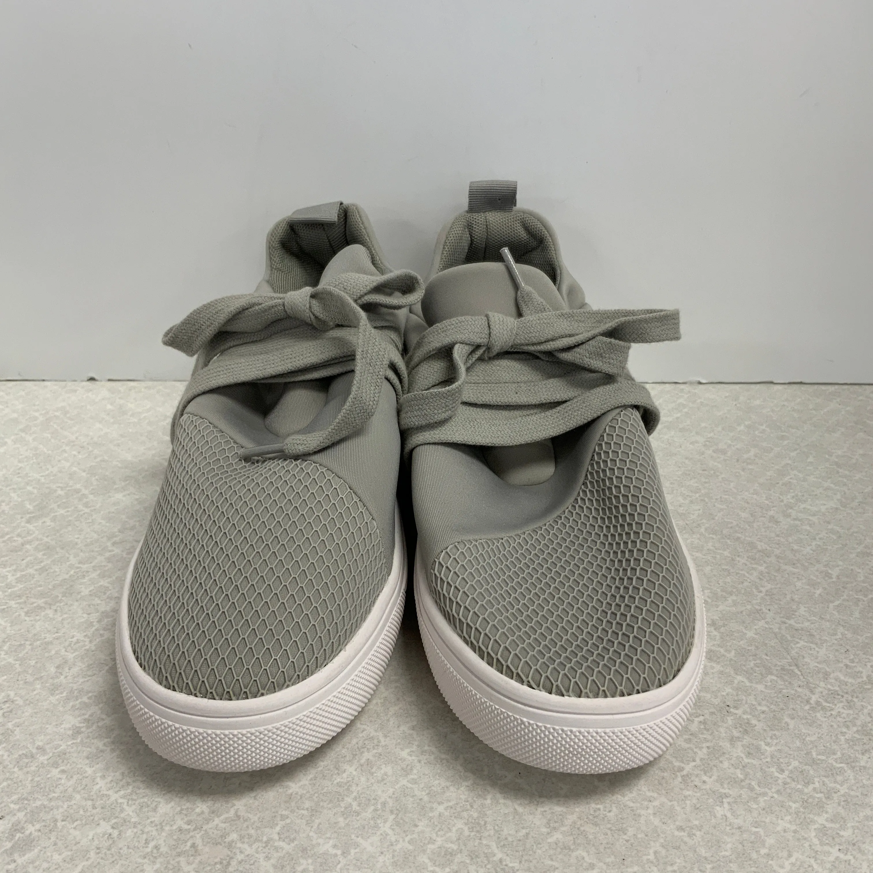 Shoes Athletic By Steve Madden In Grey, Size: 6.5 steve madden