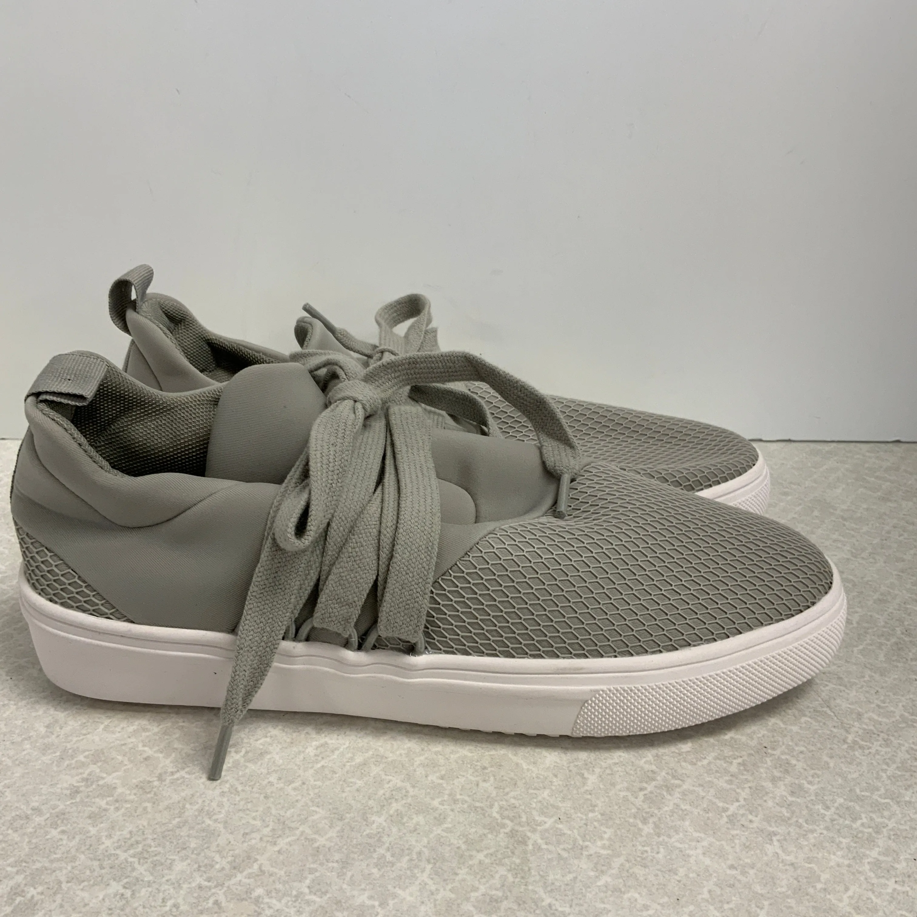 Shoes Athletic By Steve Madden In Grey, Size: 6.5 steve madden