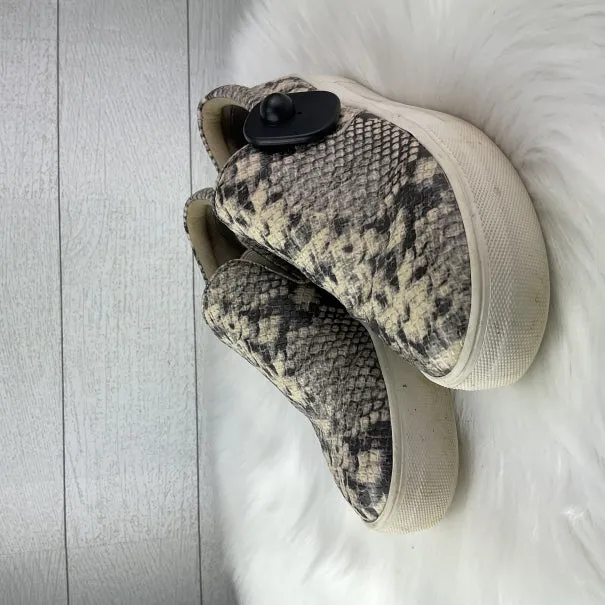 Shoes Flats By Steve Madden In Animal Print, Size: 8 steve madden