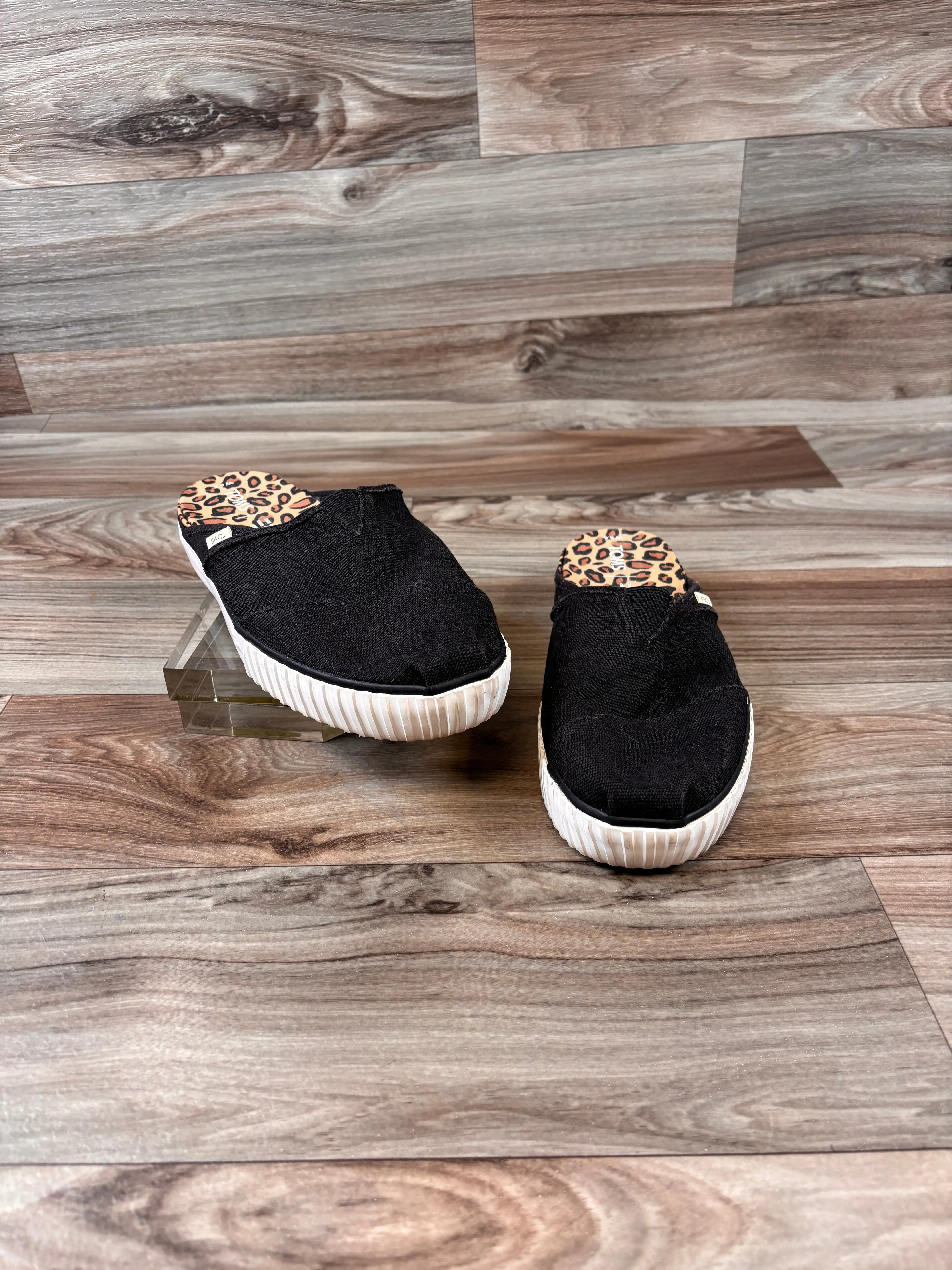Shoes Flats By Toms  Size: 8.5 toms