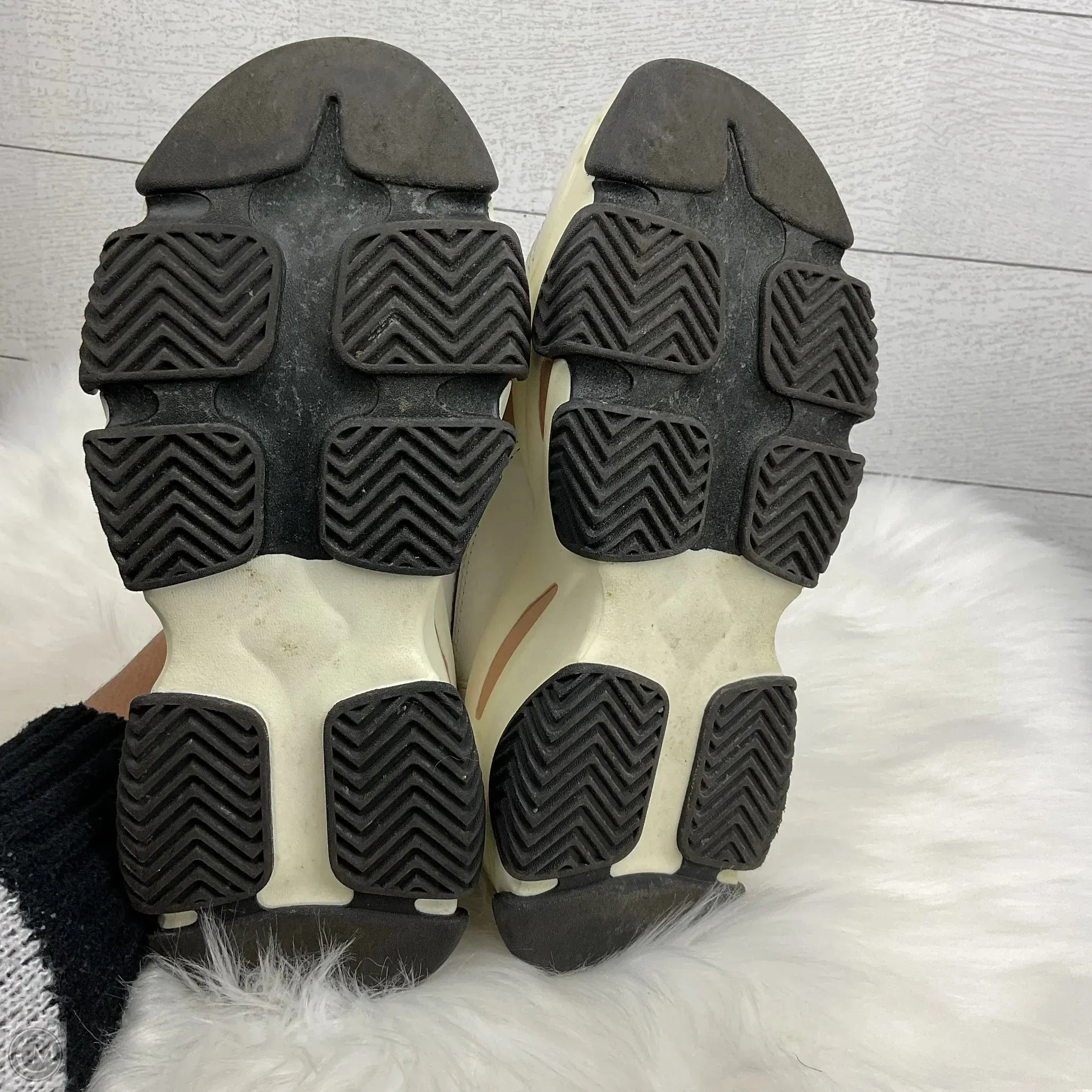 Shoes Sneakers By Steve Madden In Tan & White, Size: 7.5 steve madden